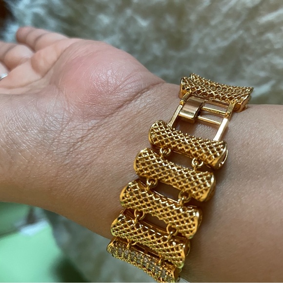 Elegant Gold Bracelet for Women - Picture 5 of 12